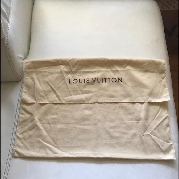 NewLOUIS VUITTON EnvelopeStorage Bag.Bag/Boots Offers accept.Willing to negotiat - Picture 6 of 10